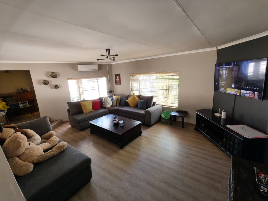 3 Bedroom Property for Sale in Safari Gardens North West